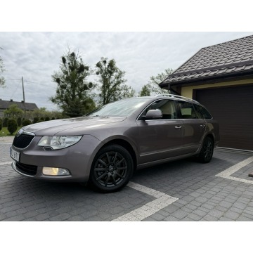 Skoda Superb  Kombi 2012,  2.0 diesel, automat - Na sprzedaż za 27 600 zł - Łęgowo - zdjęcie 9