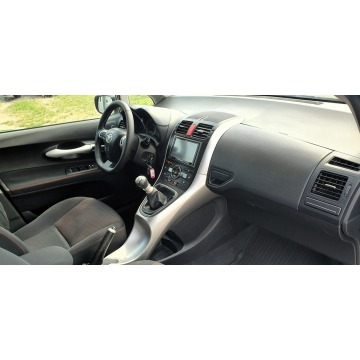Toyota Auris  Hatchback 2011,  1.6 benzyna - Na sprzedaż za 32 500 zł - Przyszowice - zdjęcie 8