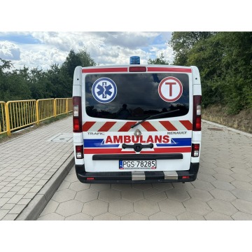 Renault Trafic 2016 Karetka Ambulans Zarejest... - Pojazdy specjalistyczne - Gostyń - zdjęcie 5