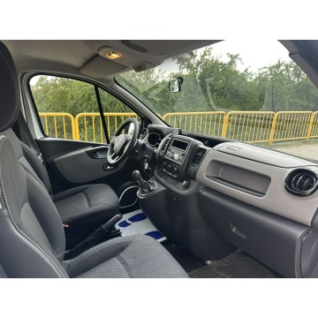 Renault Trafic 2016 Karetka Ambulans Zarejest... - Pojazdy specjalistyczne - Gostyń - zdjęcie 11