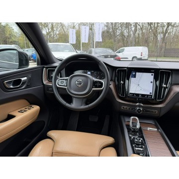 Volvo   Kombi 2019,  2.0 diesel, automat - Na sprzedaż za 119 900 zł - Pęcice - zdjęcie 8