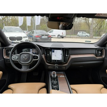 Volvo   Kombi 2019,  2.0 diesel, automat - Na sprzedaż za 119 900 zł - Pęcice - zdjęcie 5