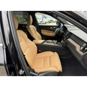 Volvo   Kombi 2019,  2.0 diesel, automat - Na sprzedaż za 119 900 zł - Pęcice - zdjęcie 12
