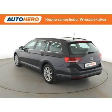 Volkswagen Passat  Kombi 2021,  2.0 diesel, automat - Na sprzedaż za 81 300 zł - Warszawa - zdjęcie 4