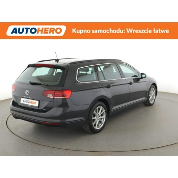 Volkswagen Passat  Kombi 2021,  2.0 diesel, automat - Na sprzedaż za 81 300 zł - Warszawa - zdjęcie 7