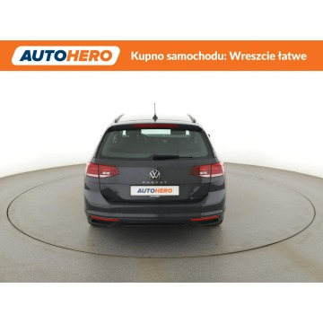 Volkswagen Passat  Kombi 2021,  2.0 diesel, automat - Na sprzedaż za 81 300 zł - Warszawa - zdjęcie 6