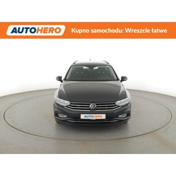 Volkswagen Passat  Kombi 2021,  2.0 diesel, automat - Na sprzedaż za 81 300 zł - Warszawa - zdjęcie 11