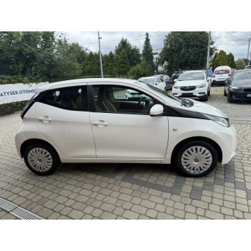Toyota Aygo  Hatchback 2017,  1.0 benzyna - Na sprzedaż za 32 900 zł - Orzech - zdjęcie 5