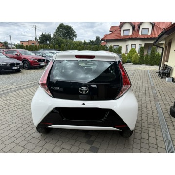 Toyota Aygo  Hatchback 2017,  1.0 benzyna - Na sprzedaż za 32 900 zł - Orzech - zdjęcie 8
