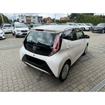 Toyota Aygo  Hatchback 2017,  1.0 benzyna - Na sprzedaż za 32 900 zł - Orzech - zdjęcie 7
