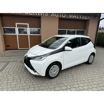 Toyota Aygo  Hatchback 2017,  1.0 benzyna - Na sprzedaż za 32 900 zł - Orzech - zdjęcie 12
