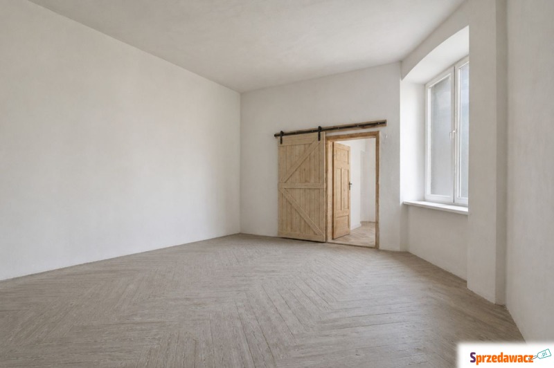 Mieszkanie  4 pokojowe Częstochowa,   100 m2, pierwsze piętro - Sprzedam