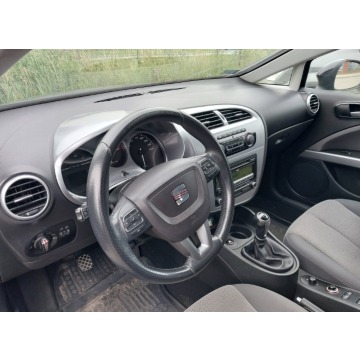 Seat Leon 2011 benzyna - Na sprzedaż za 12 000 zł - Ostrów Mazowiecka - zdjęcie 2