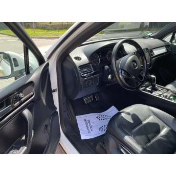 Volkswagen Touareg  Kombi 2013,  3.0 diesel, automat - Na sprzedaż za 39 900 zł - Słupsk - zdjęcie 9