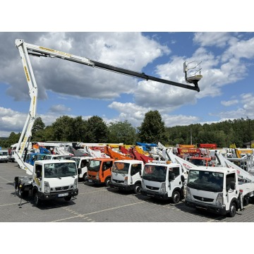 Nissan  2020,  2.5 diesel - Na sprzedaż za 353 010 zł - Widełki - zdjęcie 4