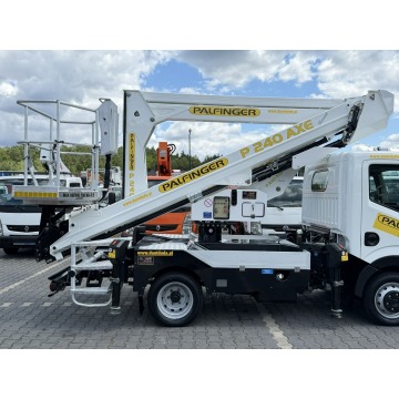 Nissan  2020,  2.5 diesel - Na sprzedaż za 353 010 zł - Widełki - zdjęcie 8