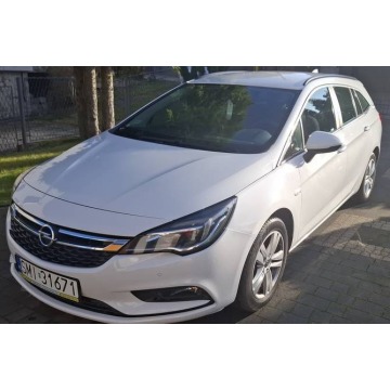 Sprzedam opla astra 2017r 1,6 kombi 2 wł. hak aut. reling