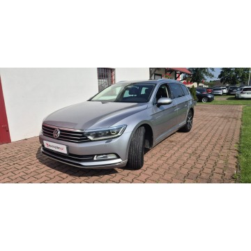 Volkswagen Passat  Kombi 2018,  2.0 diesel, automat - Na sprzedaż za 43 800 zł - Paproć - zdjęcie 3