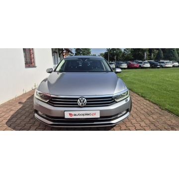 Volkswagen Passat  Kombi 2018,  2.0 diesel, automat - Na sprzedaż za 43 800 zł - Paproć - zdjęcie 2