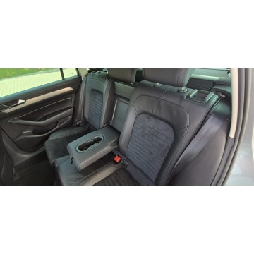 Volkswagen Passat  Kombi 2018,  2.0 diesel, automat - Na sprzedaż za 43 800 zł - Paproć - zdjęcie 10