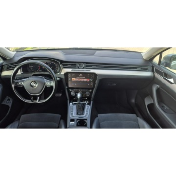 Volkswagen Passat  Kombi 2018,  2.0 diesel, automat - Na sprzedaż za 43 800 zł - Paproć - zdjęcie 12