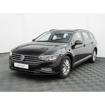 Volkswagen Passat  Kombi 2020,  2.0 diesel, automat - Na sprzedaż za 77 700 zł - Gdańsk - zdjęcie 2
