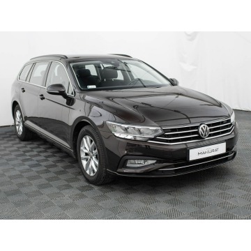 Volkswagen Passat  Kombi 2020,  2.0 diesel, automat - Na sprzedaż za 77 700 zł - Gdańsk - zdjęcie 3