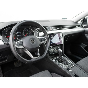 Volkswagen Passat  Kombi 2020,  2.0 diesel, automat - Na sprzedaż za 77 700 zł - Gdańsk - zdjęcie 6