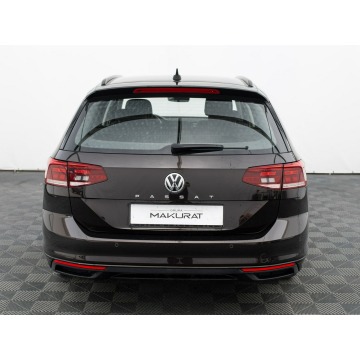 Volkswagen Passat  Kombi 2020,  2.0 diesel, automat - Na sprzedaż za 77 700 zł - Gdańsk - zdjęcie 8