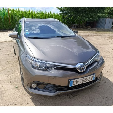 Toyota Auris  Kombi 2017,  1.8 hybryda, automat - Na sprzedaż za 44 999 zł - Pleszew - zdjęcie 3