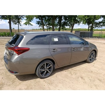 Toyota Auris  Kombi 2017,  1.8 hybryda, automat - Na sprzedaż za 44 999 zł - Pleszew - zdjęcie 4