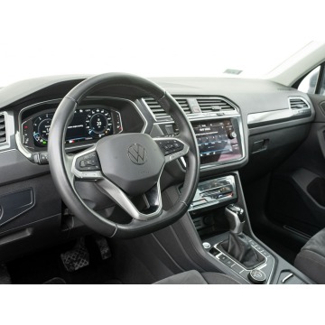 Volkswagen Tiguan  SUV 2021,  2.0 benzyna, automat - Na sprzedaż za 105 700 zł - Gdynia - zdjęcie 6