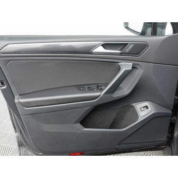 Volkswagen Tiguan  SUV 2021,  2.0 benzyna, automat - Na sprzedaż za 105 700 zł - Gdynia - zdjęcie 9