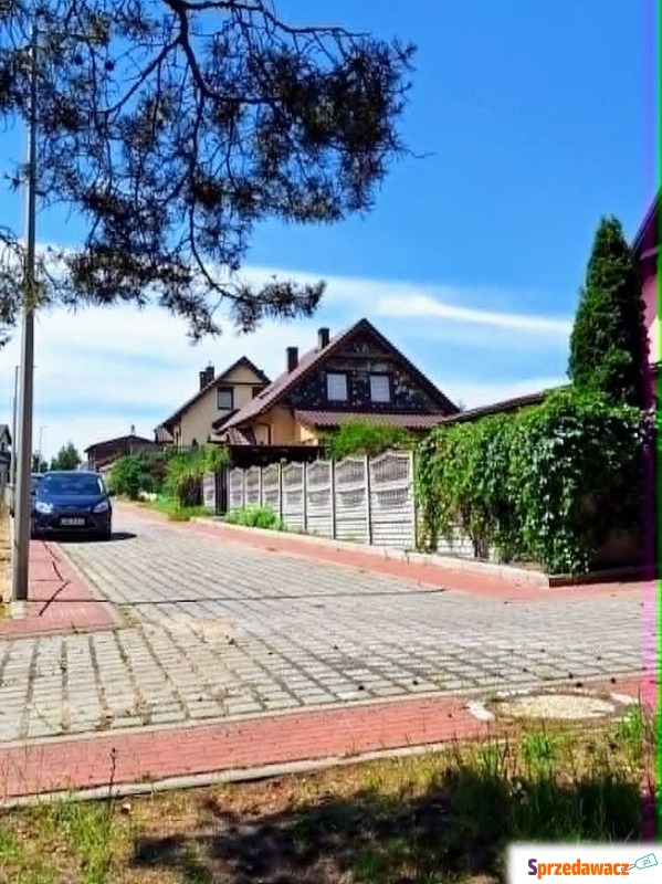 Dom przy lesie , nad jeziorem 
