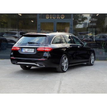 Mercedes - Benz E-klasa  Kombi 2019,  3.0 benzyna, automat - Na sprzedaż za 119 900 zł - Warszawa - zdjęcie 3