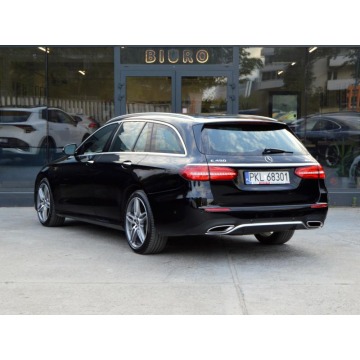 Mercedes - Benz E-klasa  Kombi 2019,  3.0 benzyna, automat - Na sprzedaż za 119 900 zł - Warszawa - zdjęcie 4
