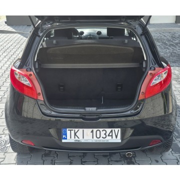 Mazda 2  Hatchback 2007,  1.3 benzyna - Na sprzedaż za 9 900,00 zł - Piekoszów - zdjęcie 6
