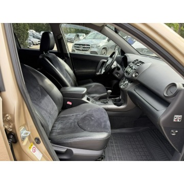 Toyota   SUV 2010,  2.0 benzyna+LPG, automat - Na sprzedaż za 38 800 zł - Pęcice - zdjęcie 8