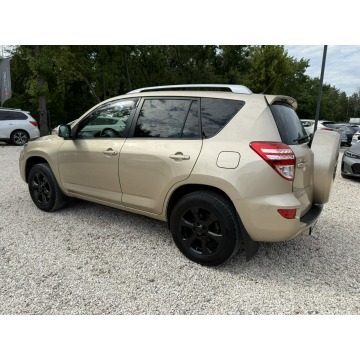 Toyota   SUV 2010,  2.0 benzyna+LPG, automat - Na sprzedaż za 38 800 zł - Pęcice - zdjęcie 12