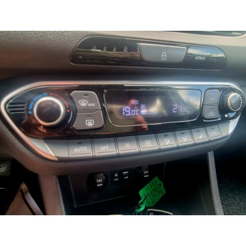 Hyundai i30  Kombi 2017,  1.4 benzyna - Na sprzedaż za 39 900 zł - Szczecin - zdjęcie 12