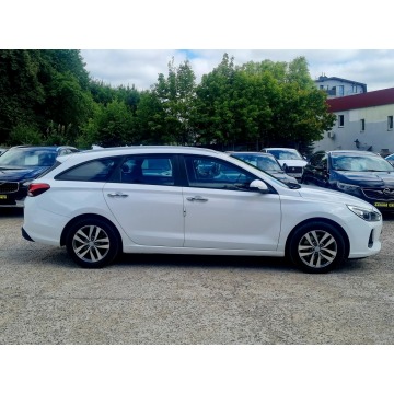 Hyundai i30  Kombi 2017,  1.4 benzyna - Na sprzedaż za 39 900 zł - Szczecin - zdjęcie 8
