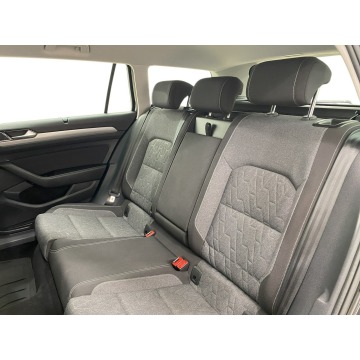 Volkswagen Passat  Kombi 2023,  2.0 diesel, automat - Na sprzedaż za 99 900 zł - Warszawa - zdjęcie 12