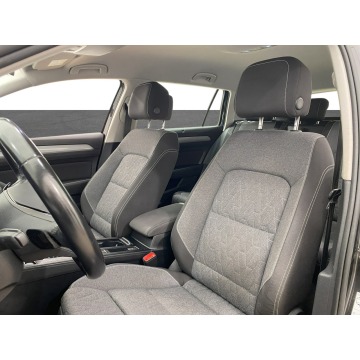 Volkswagen Passat  Kombi 2023,  2.0 diesel, automat - Na sprzedaż za 99 900 zł - Warszawa - zdjęcie 10