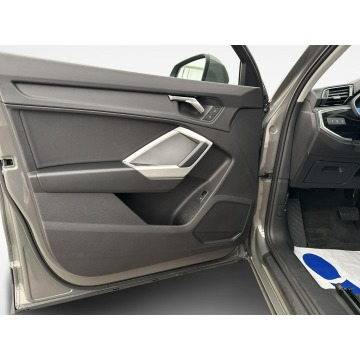Audi Q3  SUV 2022,  2.0 diesel, automat - Na sprzedaż za 129 500 zł - Warszawa - zdjęcie 10
