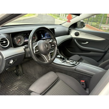Mercedes - Benz E-klasa  Kombi 2020,  2.0 hybryda, automat - Na sprzedaż za 93 900 zł - Knurów - zdjęcie 9