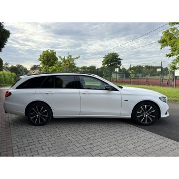 Mercedes - Benz E-klasa  Kombi 2020,  2.0 hybryda, automat - Na sprzedaż za 93 900 zł - Knurów - zdjęcie 7