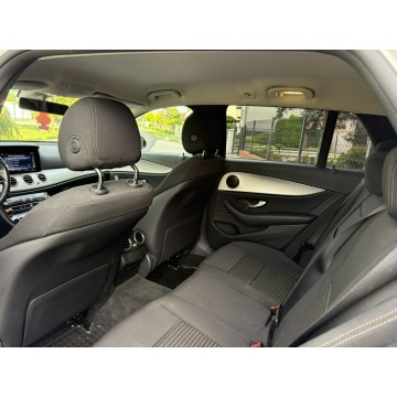 Mercedes - Benz E-klasa  Kombi 2020,  2.0 hybryda, automat - Na sprzedaż za 93 900 zł - Knurów - zdjęcie 10