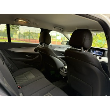 Mercedes - Benz E-klasa  Kombi 2020,  2.0 hybryda, automat - Na sprzedaż za 93 900 zł - Knurów - zdjęcie 11