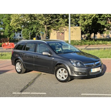 Opel Astra  Kombi 2010,  1.6 benzyna - Na sprzedaż za 12 400 zł - Zielona Łąka - zdjęcie 2