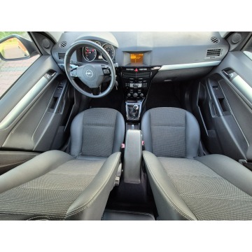 Opel Astra  Kombi 2010,  1.6 benzyna - Na sprzedaż za 12 400 zł - Zielona Łąka - zdjęcie 9